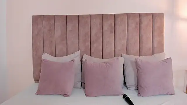 amber colliiins online show from 06/17/26, 06:09