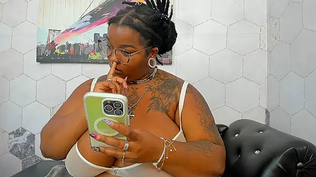 Anaa Fuentess online show from 10/13/25, 07:03