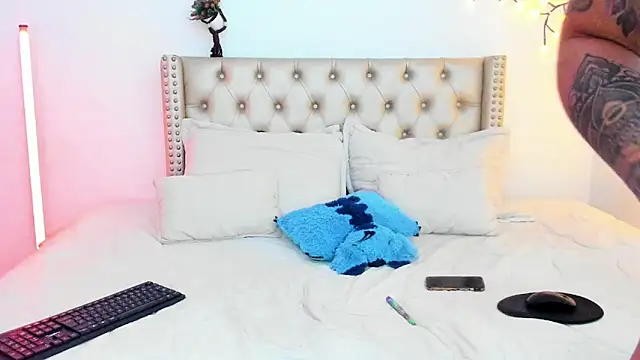 LenaStylesOA online show from 03/29/26, 10:10