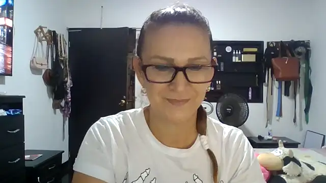 MiaVega online show from 12/14/25, 10:03