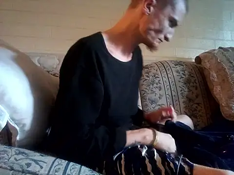 jizzyglizzy92 online show from 03/17/26, 04:21