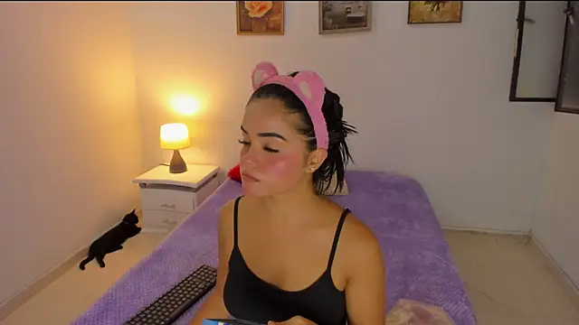 Snapshot of Valeri_13 chatting on 10/21/25, 11:16 Valeri 13 online show from 10/21/25, 11:16