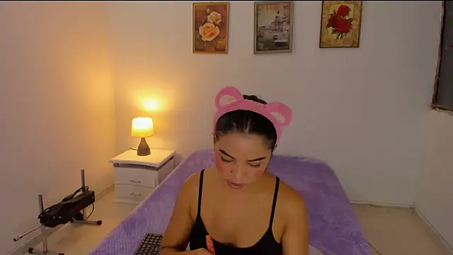 Snapshot of Valeri_13 chatting on 10/23/25, 03:17 Valeri 13 online show from 10/23/25, 03:17