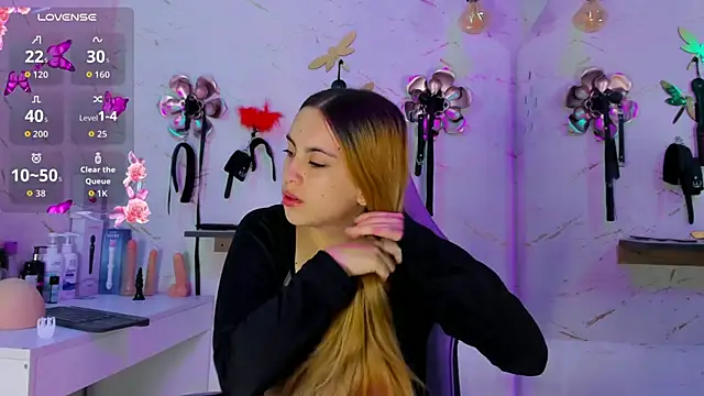 Natasha-Adams online show from 04/19/26, 09:39