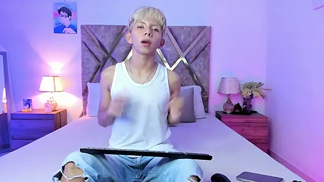 Hyunjin Son online show from 02/10/26, 12:37