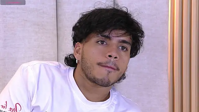 Snapshot of AlexanderJordan chatting on 09/11/25, 01:06 AlexanderJordan online show from 09/11/25, 01:06