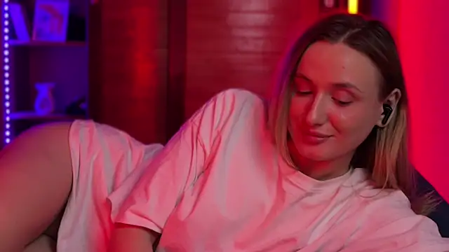 LovaMay online show from 02/22/26, 11:03