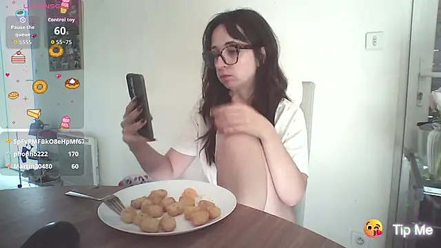 Snapshot of CornetDeGlace chatting on 09/19/25, 01:45 CornetDeGlace online show from 09/19/25, 01:45