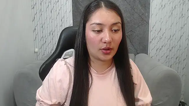 Snapshot of Ivony18_b chatting on 11/16/25, 03:12 Ivony18 b online show from 11/16/25, 03:12