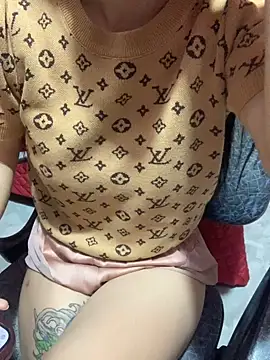 Tieuvi 18 online show from 10/22/25, 10:53