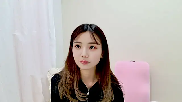 -yuina-23 online show from 10/24/25, 04:25