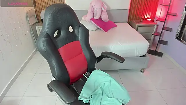 MOLLYSPENCER1 online show from 04/17/26, 07:17