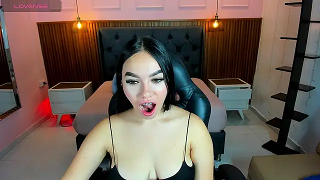MOLLYSPENCER1 online show from 05/27/26, 06:49