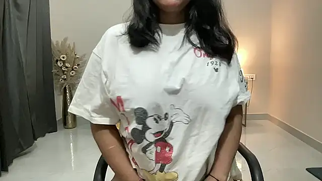 Snapshot of piyassi__divya chatting on 06/24/26, 05:34 piyassi divya online show from 06/24/26, 05:34