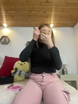 Snapshot of mia_skys chatting on 01/19/26, 12:53 mia skys online show from 01/19/26, 12:53