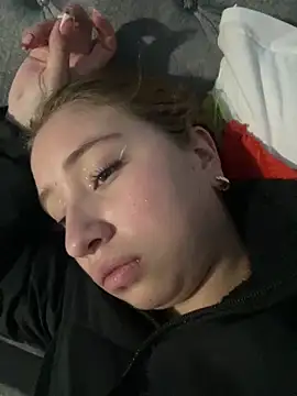 Snapshot of mia_skys chatting on 02/21/26, 03:29 mia skys online show from 02/21/26, 03:29