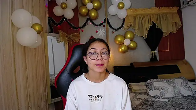 Snapshot of honeymoon_12 chatting on 11/11/25, 03:45 honeymoon 12 online show from 11/11/25, 03:45