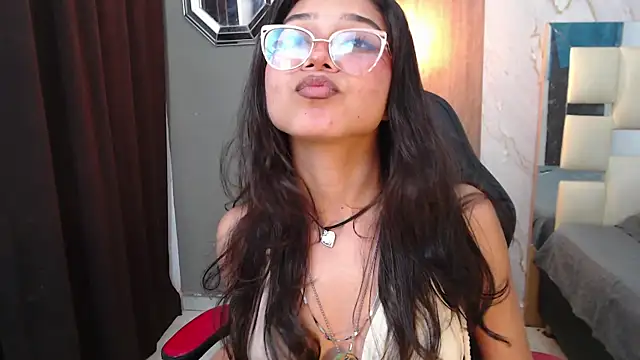 Snapshot of honeymoon_12 chatting on 05/13/26, 03:37 honeymoon 12 online show from 05/13/26, 03:37