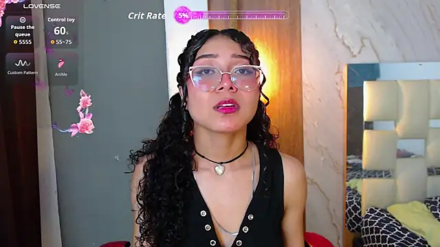 Snapshot of honeymoon_12 chatting on 06/20/26, 05:32 honeymoon 12 online show from 06/20/26, 05:32