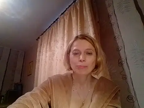 Snapshot of LiluXRose chatting on 10/21/25, 01:56 LiluXRose online show from 10/21/25, 01:56