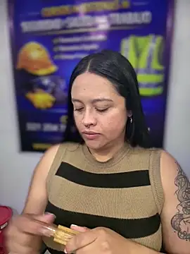 Snapshot of -Mia1 chatting on 04/25/26, 01:14 -Mia1 online show from 04/25/26, 01:14