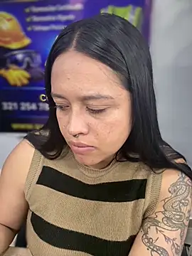 Snapshot of -Mia1 chatting on 04/25/26, 01:41 -Mia1 online show from 04/25/26, 01:41