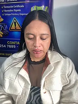 Snapshot of -Mia1 chatting on 05/05/26, 12:24 -Mia1 online show from 05/05/26, 12:24