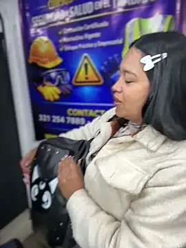 Snapshot of -Mia1 chatting on 05/13/26, 12:24 -Mia1 online show from 05/13/26, 12:24