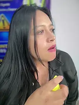 Snapshot of -Mia1 chatting on 05/16/26, 01:21 -Mia1 online show from 05/16/26, 01:21