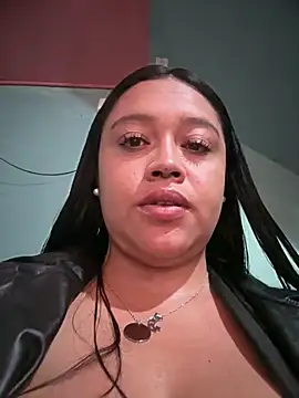Snapshot of -Mia1 chatting on 05/20/26, 12:11 -Mia1 online show from 05/20/26, 12:11