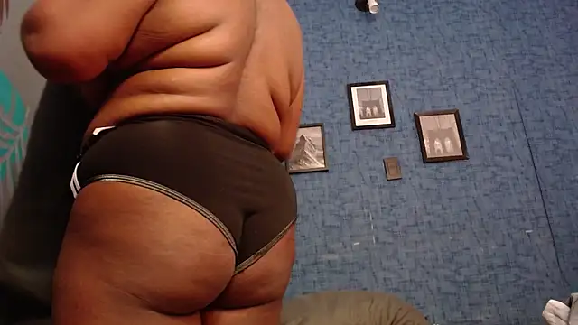 Snapshot of isabella_brown1 chatting on 11/08/25, 11:32 isabella brown1 online show from 11/08/25, 11:32