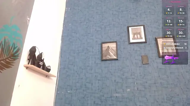 Snapshot of isabella_brown1 chatting on 12/01/25, 12:37 isabella brown1 online show from 12/01/25, 12:37