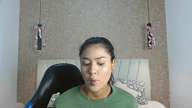 Snapshot of babilett chatting on 10/15/25, 11:43 babilett online show from 10/15/25, 11:43