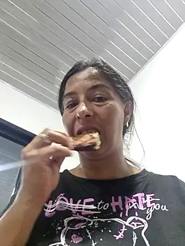 Snapshot of maleja23 chatting on 10/03/25, 01:02 maleja23 online show from 10/03/25, 01:02