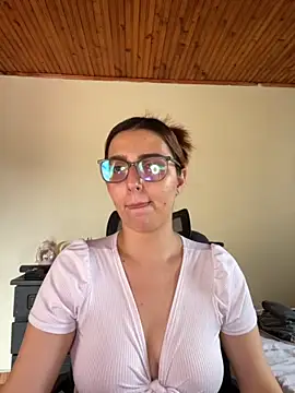 CoraVibes online show from 09/27/25, 07:52