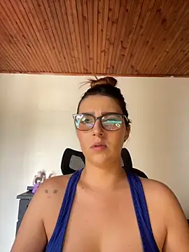 CoraVibes online show from 10/04/25, 08:07