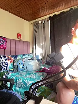 CoraVibes online show from 12/17/25, 12:00