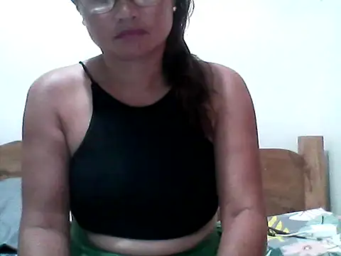 nathalie0045 online show from 12/03/25, 10:08