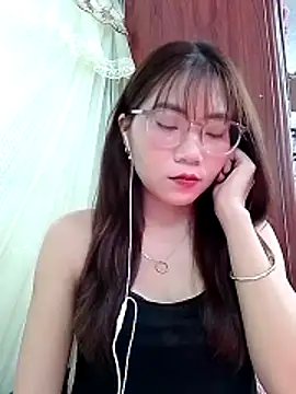 Snapshot of MyMy08 chatting on 12/15/25, 12:09 MyMy08 online show from 12/15/25, 12:09