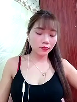 Snapshot of MyMy08 chatting on 12/17/25, 02:01 MyMy08 online show from 12/17/25, 02:01