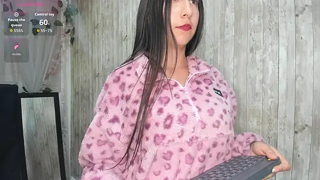 Snapshot of Sophi_Thaylorr chatting on 09/11/25, 12:49 Sophi Thaylorr online show from 09/11/25, 12:49