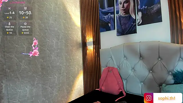 Snapshot of Sophi_Thaylorr chatting on 09/26/25, 01:37 Sophi Thaylorr online show from 09/26/25, 01:37