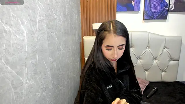 Snapshot of Sophi_Thaylorr chatting on 10/28/25, 01:36 Sophi Thaylorr online show from 10/28/25, 01:36