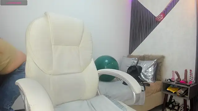 roxana santini online show from 12/18/25, 03:07