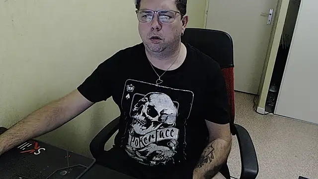 blueandwhite1 online show from 12/05/24, 03:39