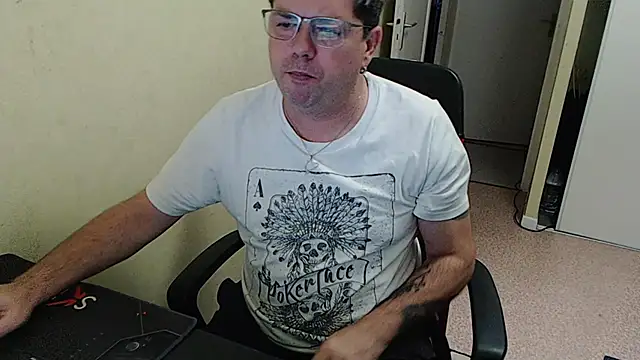 blueandwhite1 online show from 12/10/24, 03:44