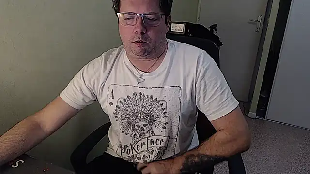 blueandwhite1 online show from 01/08/25, 03:39