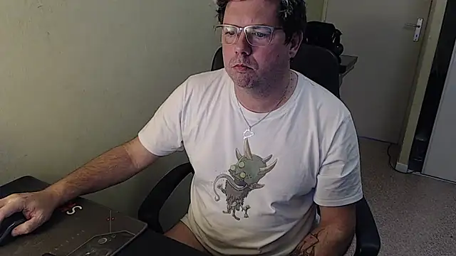 blueandwhite1 online show from 01/14/25, 03:15