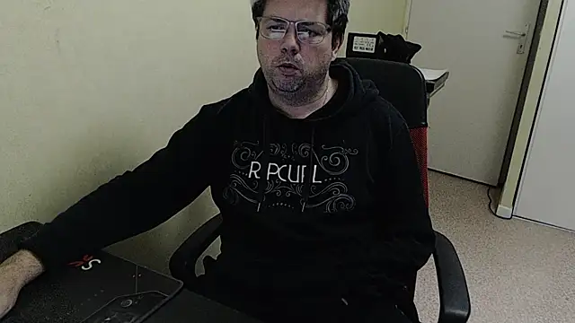 blueandwhite1 online show from 01/25/25, 05:08