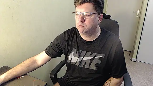 blueandwhite1 online show from 02/01/25, 09:54